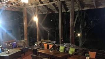 Tempat makan outdoor