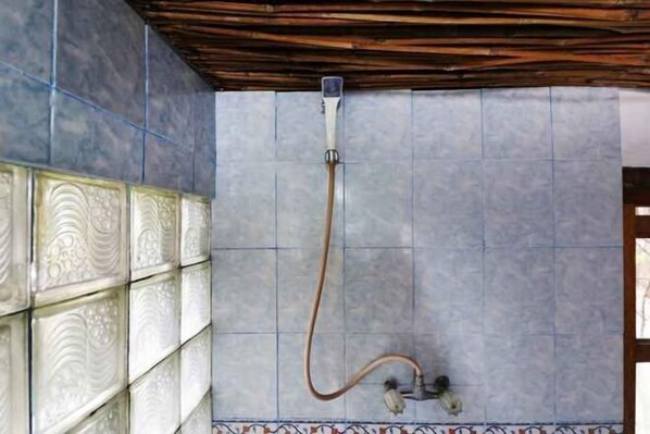 Bathroom - Bagus Bay Homestay (Tuktuk Siadong)