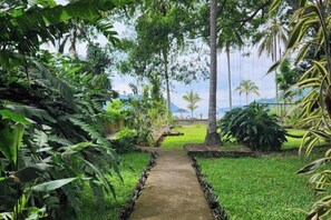 Property grounds - Bagus Bay Homestay (Tuktuk Siadong)