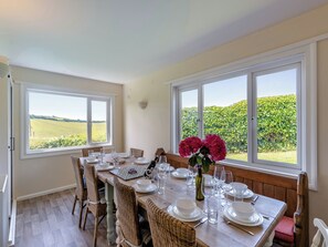 Dining - 6 bedroom accommodation in Kingsbridge (Kingsbridge)