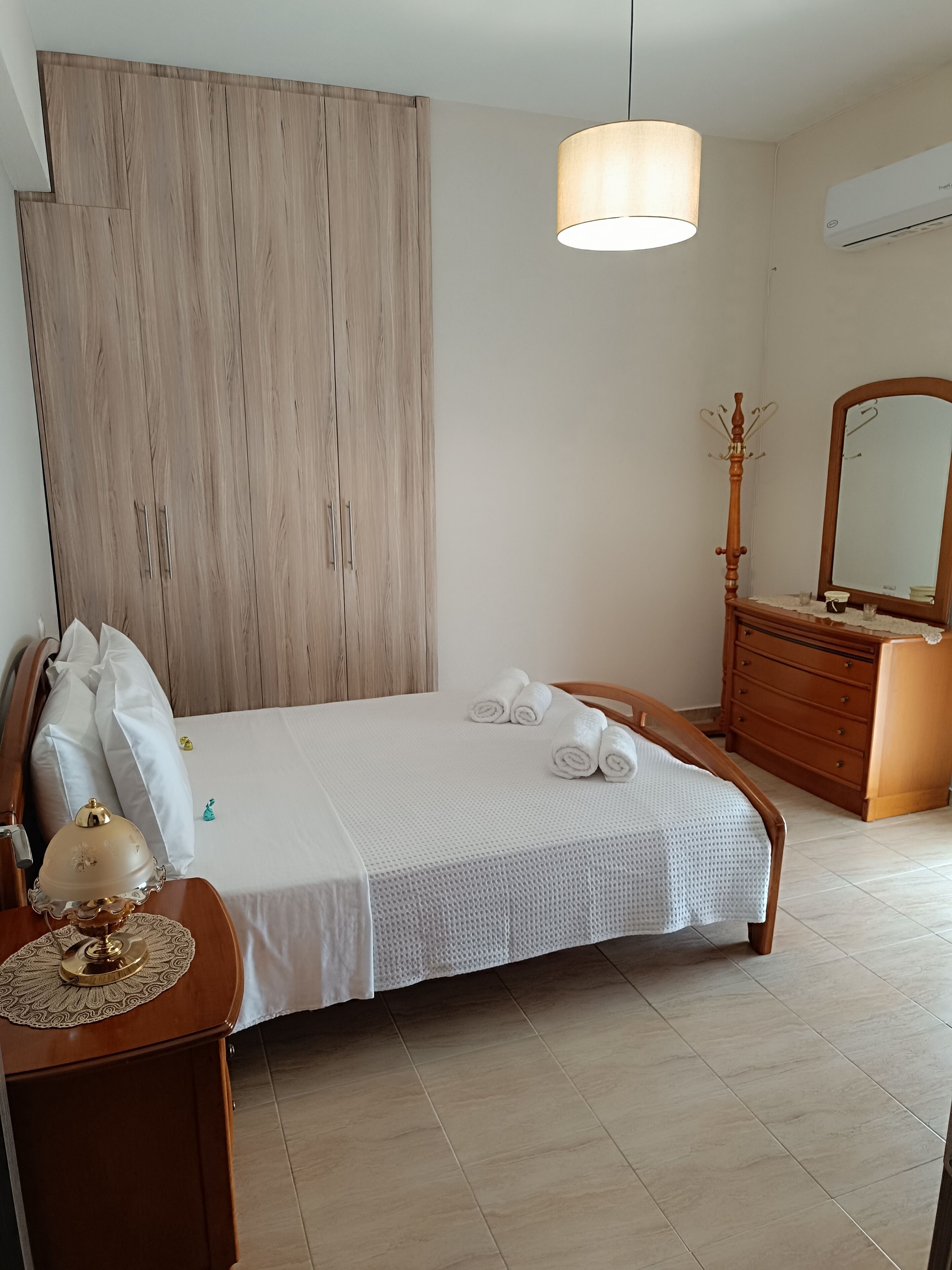 2 dormitorios, tabla de planchar con plancha, wifi gratis y ropa de cama