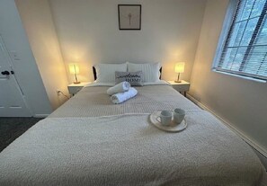 2 chambres, fer et planche à repasser, Wi-Fi, draps fournis