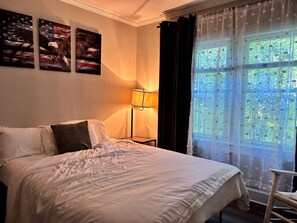 3 bedrooms, desk, travel cot, free WiFi