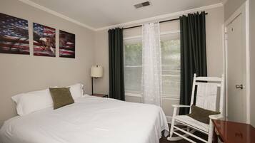 3 bedrooms, desk, travel crib, free WiFi