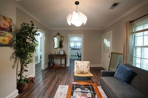 Smart TV, books - Pine Haven - Large Group - Baby & Pet friendly (Birmingham)