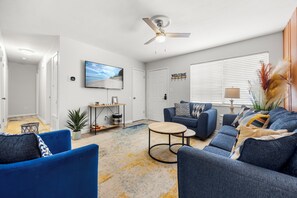 Living area - NEW Bixby Ranch House in Pensacola! (Pensacola)