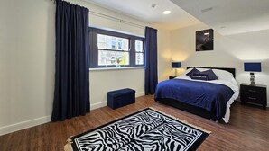 3 عدّة غرف نوم ومكواة/لوح كي وواي فاي وملاءات أسرّة