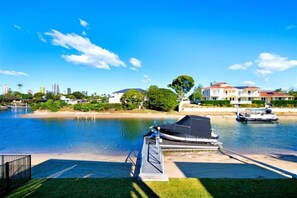 Unclassified image, 3 of 5, button - Luxico Bluewater Oasis (Heated Pool) (Broadbeach Waters)