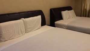 Two twin beds with black headboards and white bedding in a hotel room. - Grandview VIP Home (Gali)