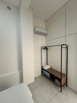 2 habitaciones, tabla de planchar con plancha, wifi y ropa de cama 