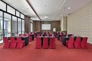 Meeting facility - Travello Hotel Bandung (Cidadap)