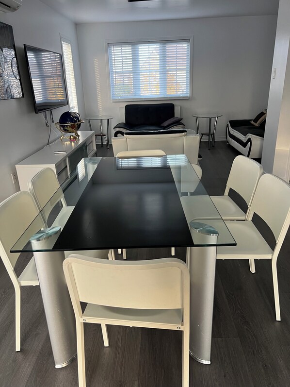 Dining - Cozy retreat In National Capital Region! (Gatineau)