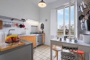 Fridge, microwave, oven, stovetop