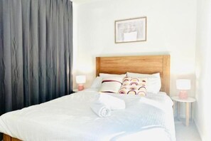Cribs/infant beds - The Residences at the Peninsula (Hope Island)
