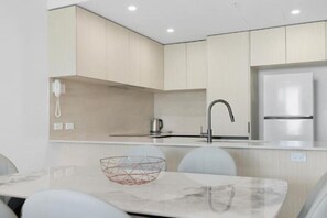 Cribs/infant beds - The Residences at the Peninsula (Hope Island)