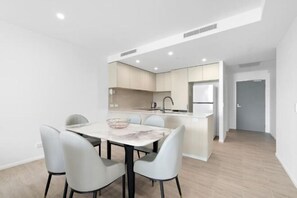 Cribs/infant beds - The Residences at the Peninsula (Hope Island)