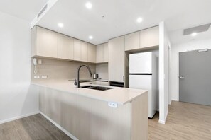 Cribs/infant beds - The Residences at the Peninsula (Hope Island)
