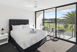 Cribs/infant beds - The Residences at the Peninsula (Hope Island)