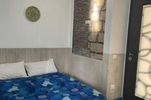 1 slaapkamer, een strijkplank/strijkijzer, wifi, beddengoed