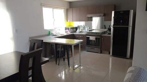 Private kitchen - House in condominium w/ Alberca (Santiago de Querétaro)