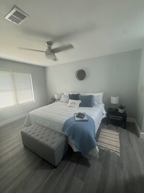 3 عدّة غرف نوم ومكواة/لوح كي وسرير سفر وواي فاي