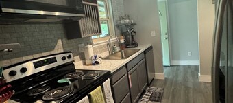 Charming 3-bedroom house with AC and WiFi in brilliant DeFuniak Springs