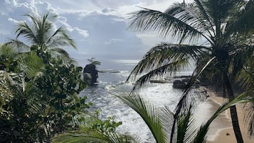 Di pantai