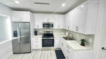 Fridge, microwave, oven, coffee/tea maker