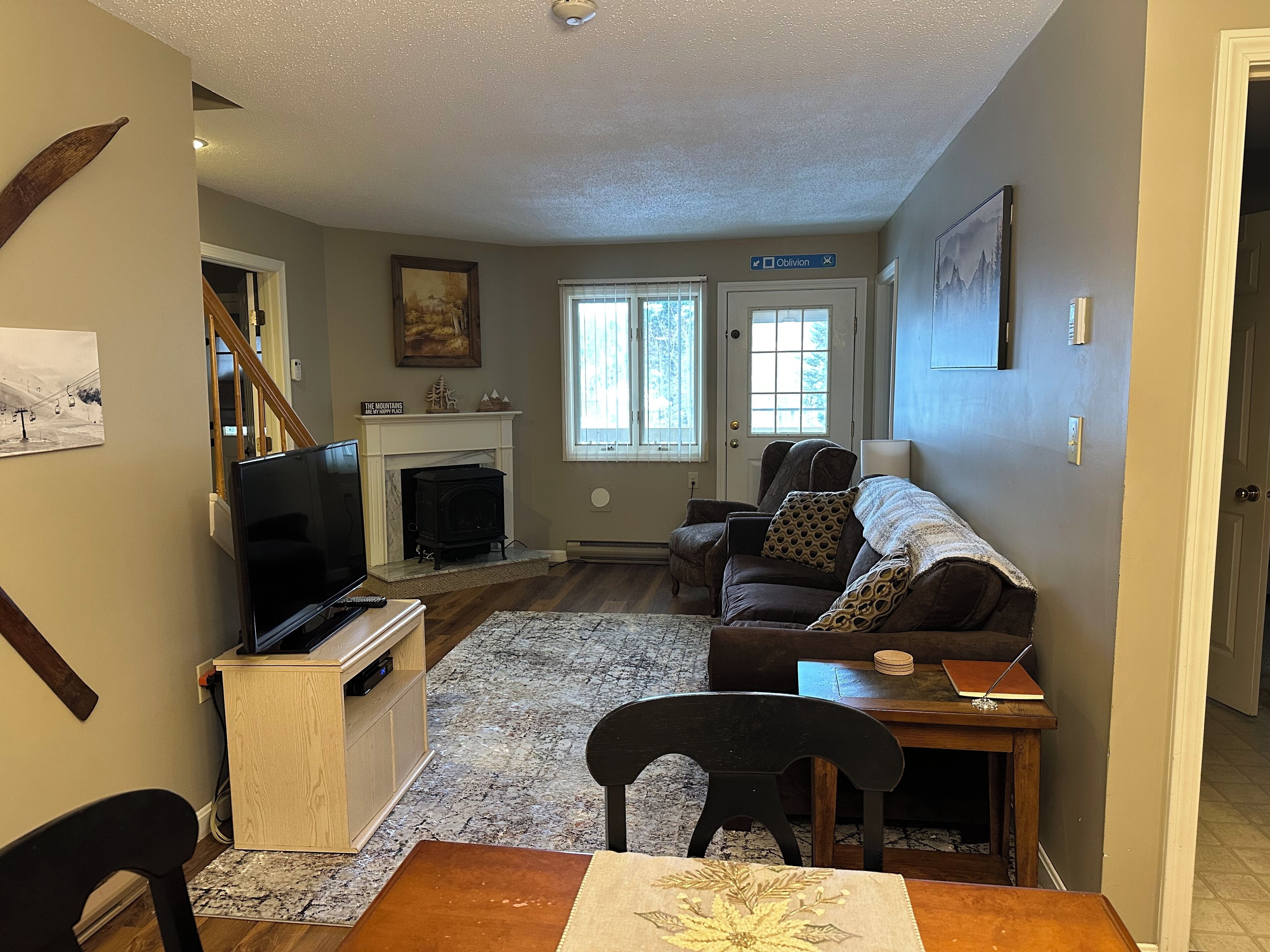 Smart TV, fireplace, DVD player, table football