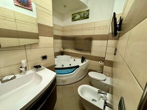 Bruser, boblebadekar, hårtørrer, bidet