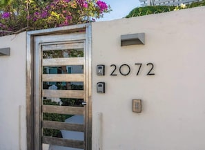Exterior detail - Casa Pelegrina II | Powered G | Chef | Ocean Park (San Juan)