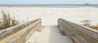 Beach front condo!  Pool, Hot Tub and tennis