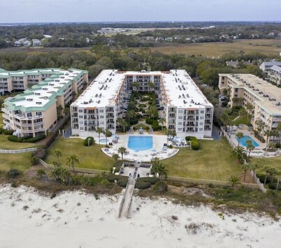 Beach Club condo!  Pool, Hot Tub and tennis