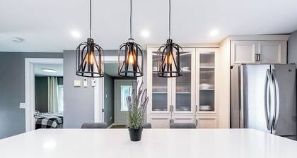 Entire Renovated 4Brs House, Near DT, Free parking