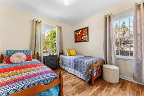 3 bedrooms, desk, iron/ironing board, travel cot