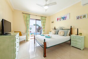 4 bedrooms, in-room safe, free WiFi, bed sheets - Elegant villa with heatable pool and BBQ (Albufeira)
