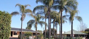 Town & Country Motor Inn