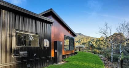 Quamby Bluff Lake House, Deloraine, Tasmania