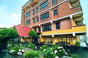 Garden - Hotel green valley nagarkot (Baluwapati Deupur)