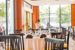 Dining - Kampong Thom Royal Hotel (Stueng Saen)
