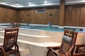 Indoor pool - Kampong Thom Royal Hotel (Stueng Saen)