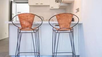 Lida Studio | Private kitchen | Fridge, oven, stovetop, electric kettle