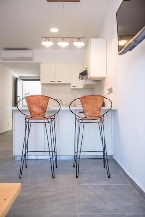 Lida Studio | Cozinha privada | Geladeira, fogão, cooktop, chaleira elétrica