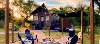 Charming Cabin w/ HOT TUB in the Heart of the TX Hill Country