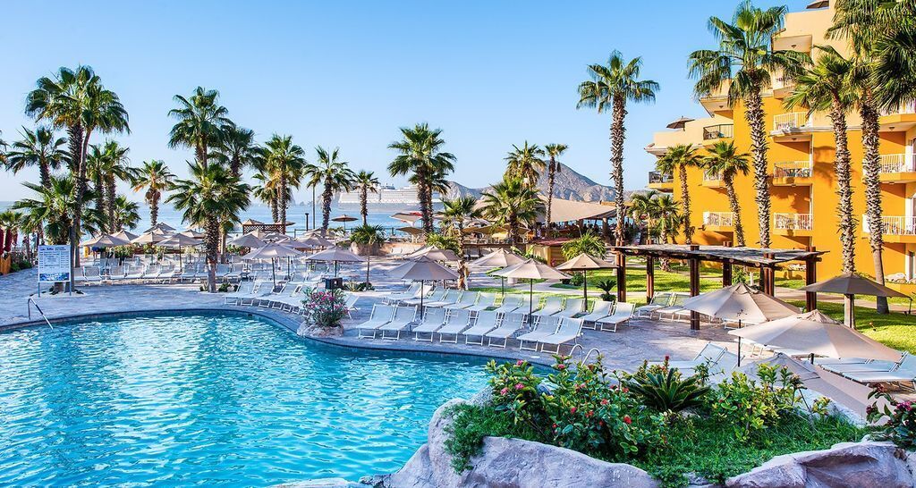 2 indoor pools, 2 outdoor pools