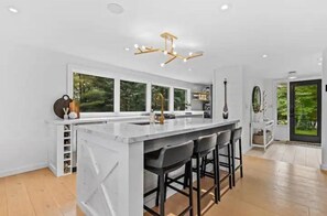 Micro-ondes, four, plaque de cuisson, lave-vaisselle