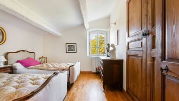 4 dormitorios, tabla de planchar con plancha, wifi gratis y ropa de cama