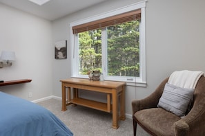 4 bedrooms, desk, iron/ironing board, free WiFi