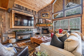 Smart-TV, Kamin, Tischtennisplatte