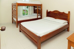 Basic Quadruple Room | Free WiFi, bed sheets - Hotel Gaira Mar (Santa Marta)